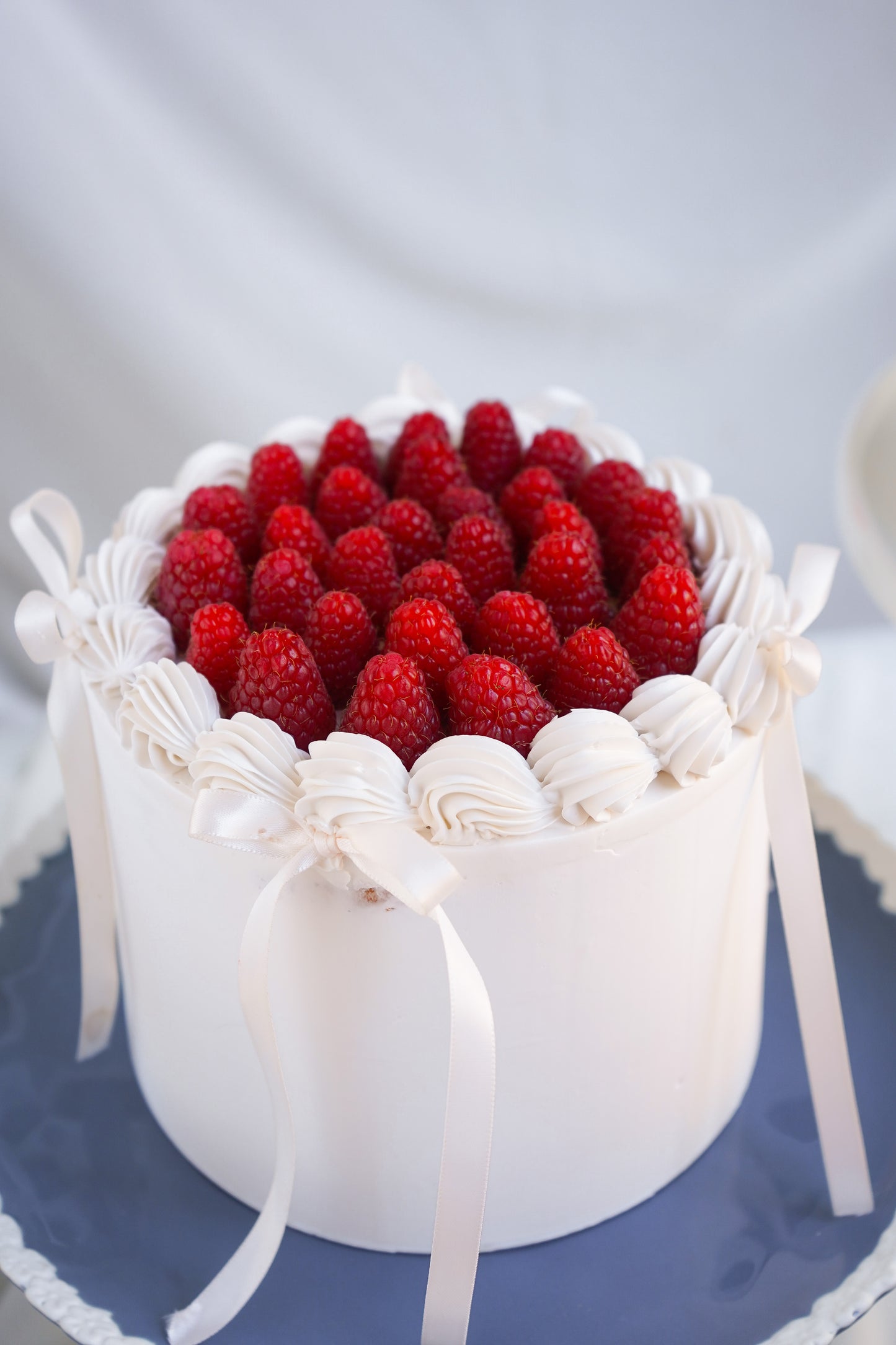 RASPBERRY WHITE CHOCOLATE CAKE