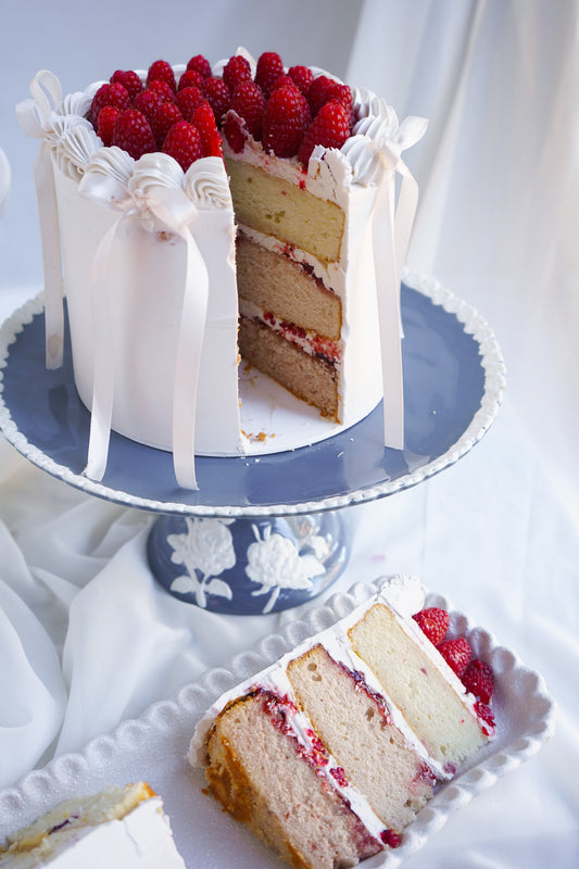 RASPBERRY WHITE CHOCOLATE CAKE