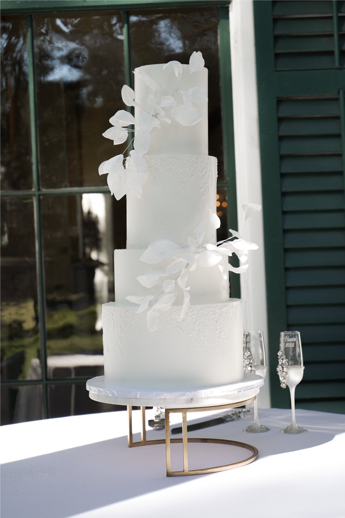 Top 28 Modern Wedding Cake Styles & Trends 2024 🍰